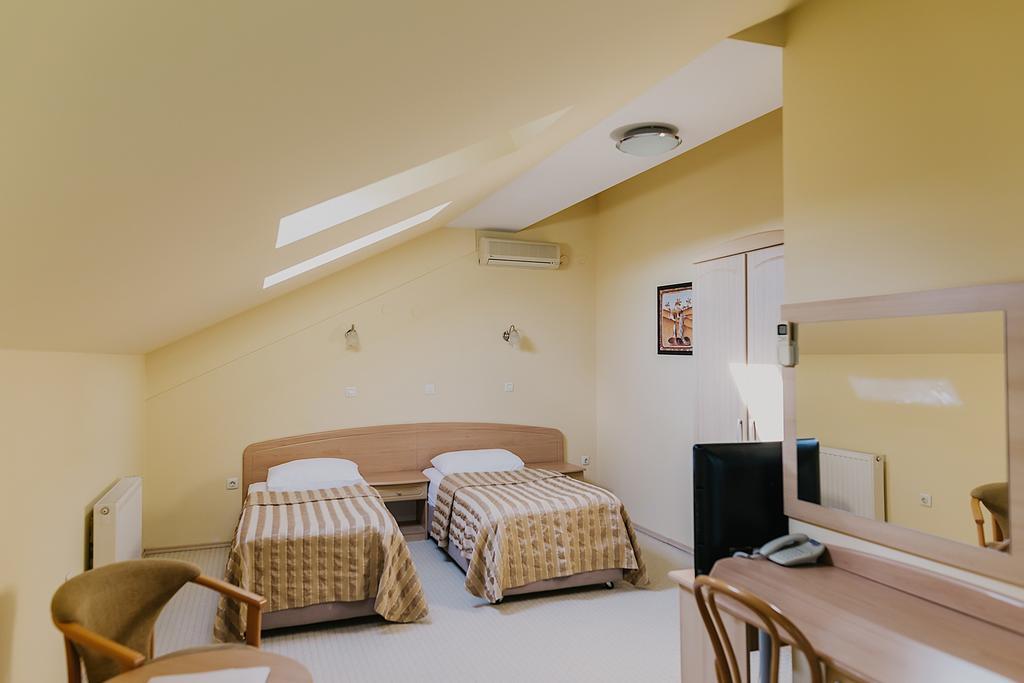 Hotel Silver Осиек Номер фото