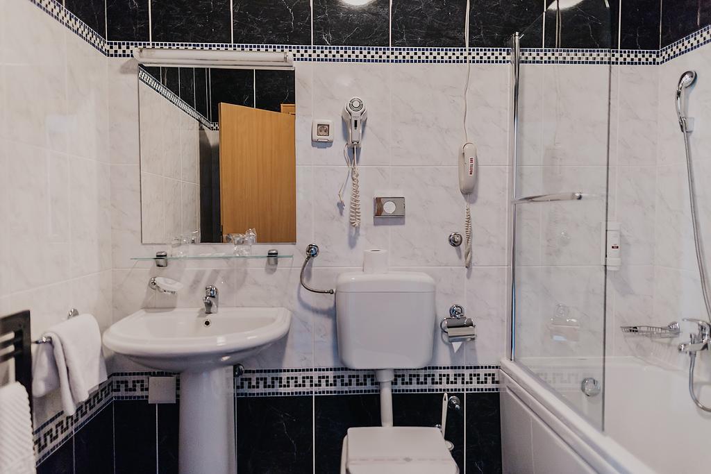 Hotel Silver Осиек Экстерьер фото