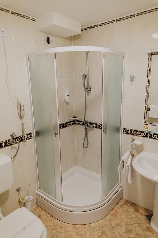 Hotel Silver Осиек Экстерьер фото